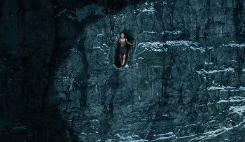 thieu-nu-va-ac-long-vietsub-thuyet-minh